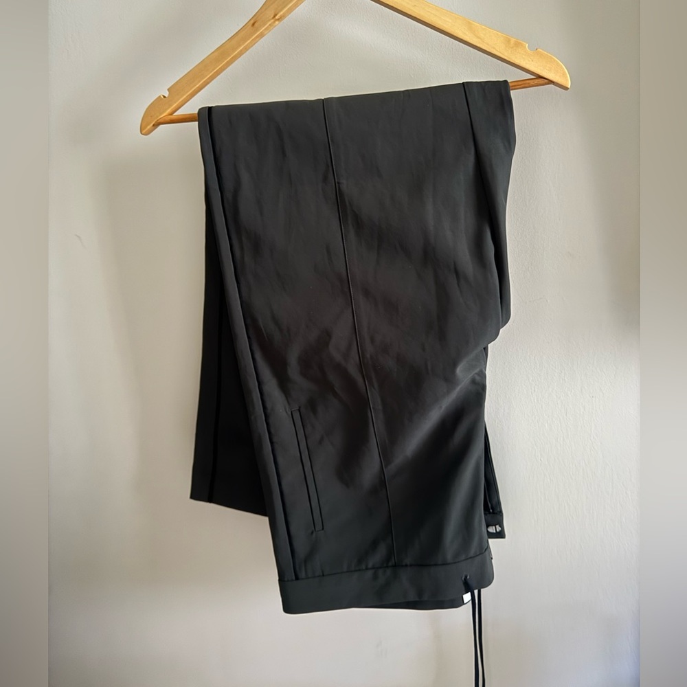 ST. AGNI
Side stripe with drawstring pants (grey)